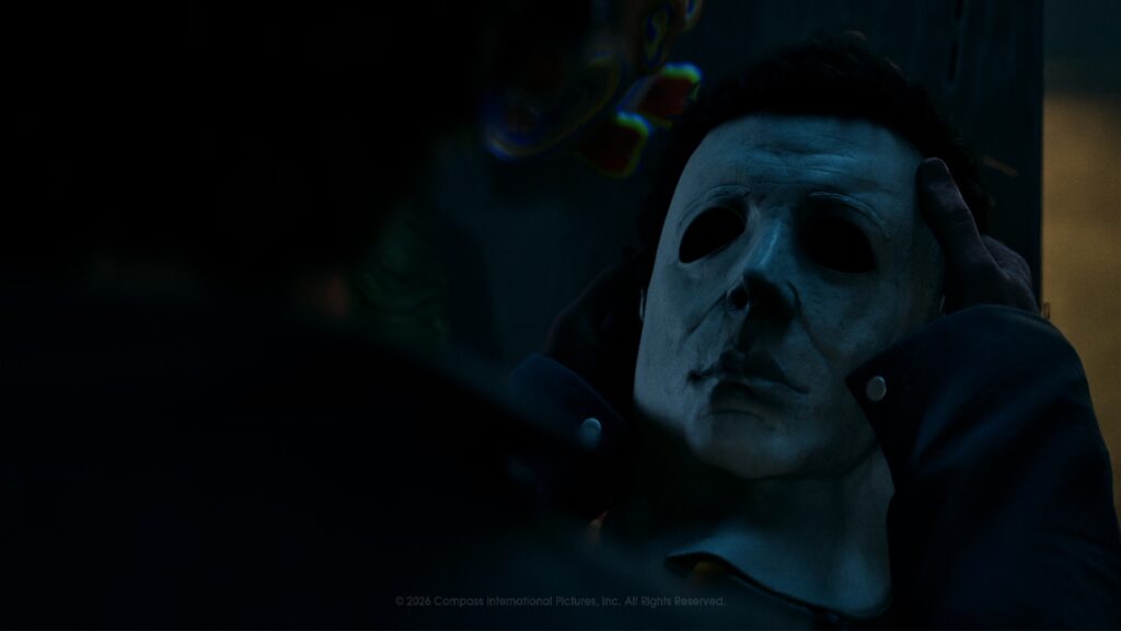 Michael Myers setzt in Halloween: The Game seine ikonische Maske auf