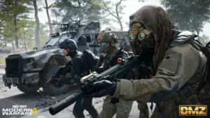 Soldaten in taktischer Ausrüstung bewegen sich durch das Einsatzgebiet Hajin im DMZ-Modus von Modern Warfare 4.