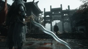 Phantom Blade Zero: Ein Krieger hält eine geschwungene Klinge im verfallenen Wulin-Dorf vor einem steinernen Tor.